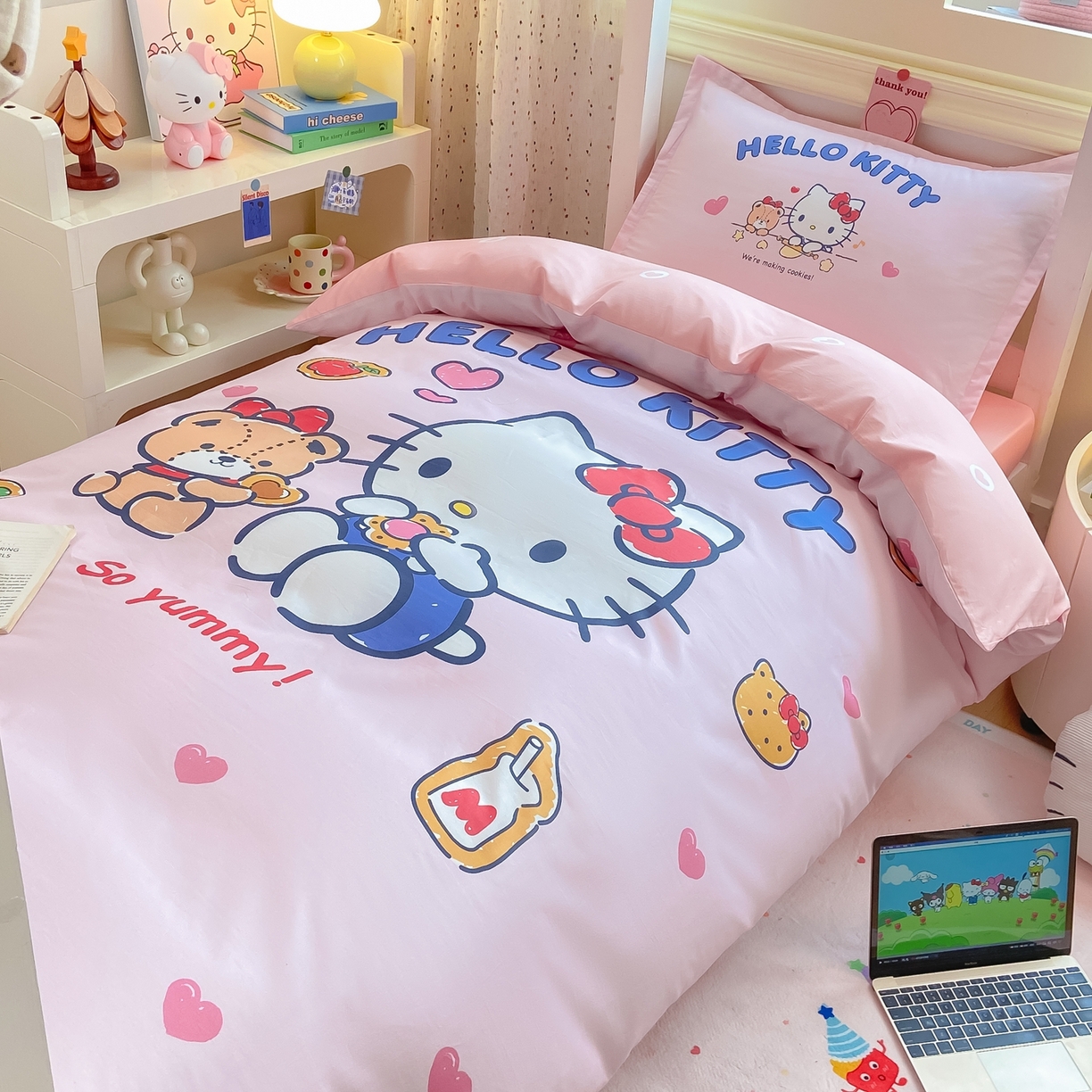 91家纺网 家纺一手货源 找家纺 博雅 2025春夏新款三丽鸥全棉纯棉卡通学生宿舍三件套上下铺三件套-大版【含防伪标】 小熊KT猫