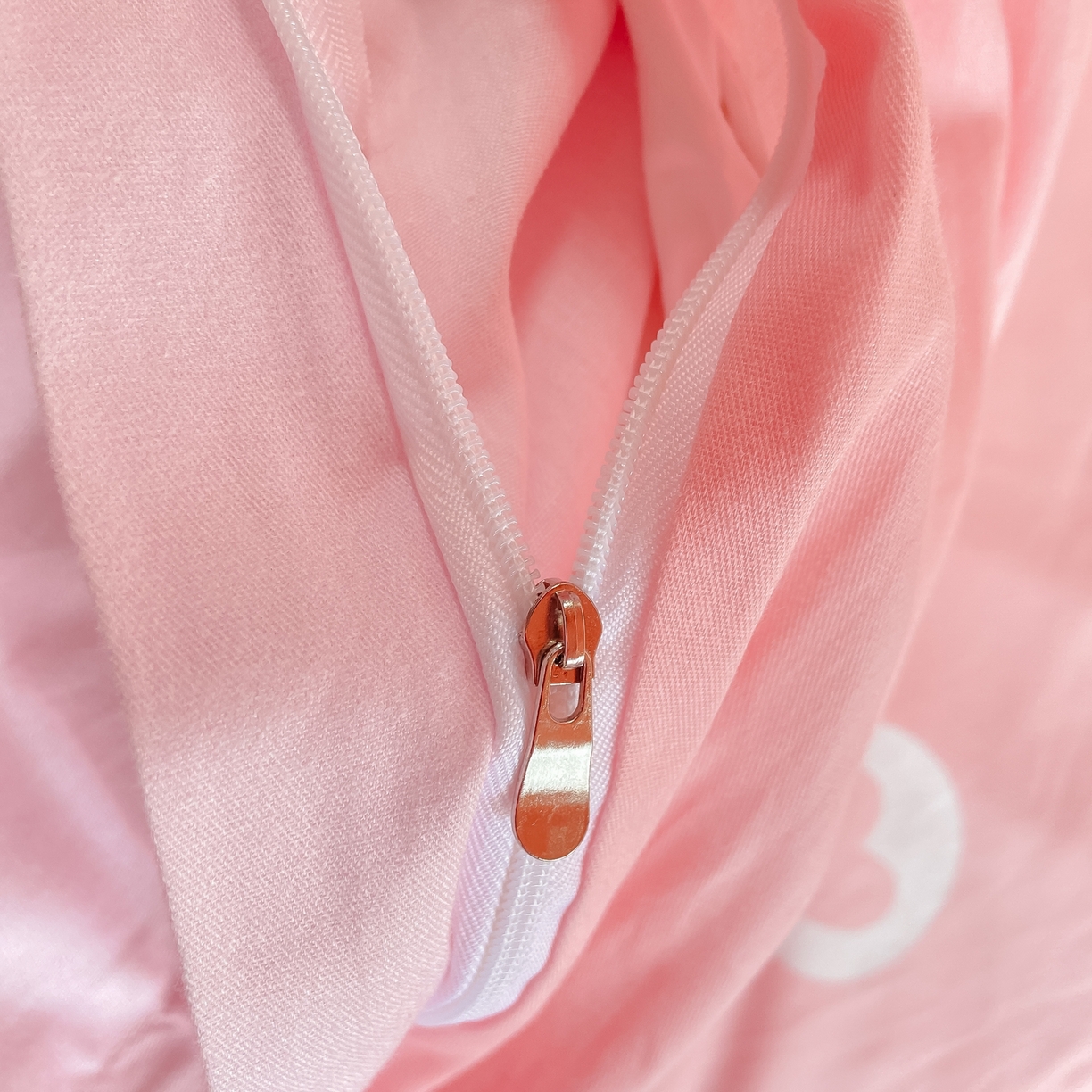 91家纺网 家纺一手货源 找家纺 博雅 2025春夏新款三丽鸥全棉纯棉卡通学生宿舍三件套上下铺三件套-大版【含防伪标】 小熊KT猫