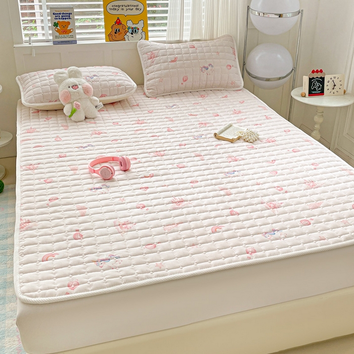 91家纺网 家纺一手货源 找家纺 富馨莱 2025春夏新款纯棉双层纱软床垫护垫加厚 梦幻城堡