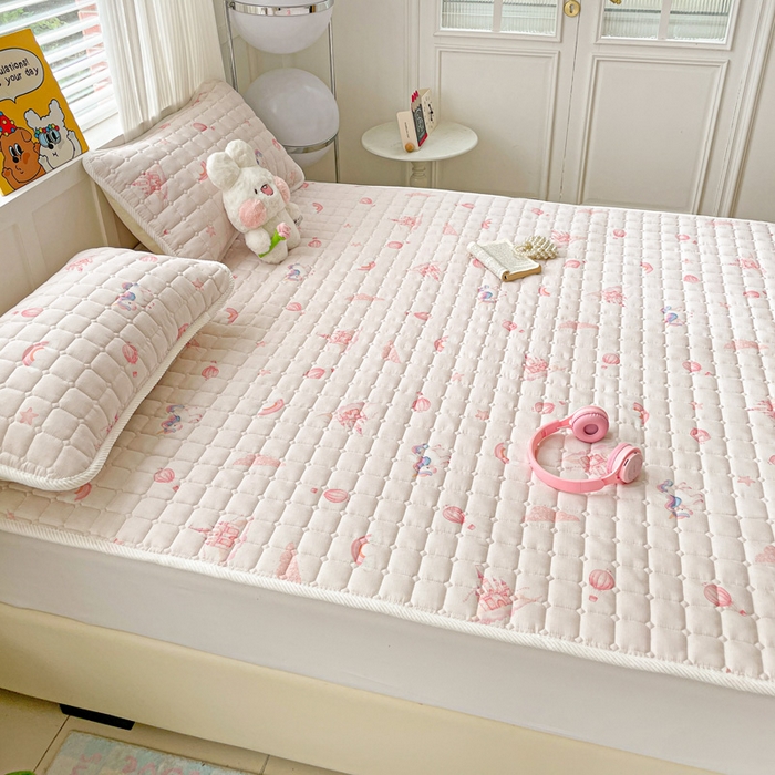 91家纺网 家纺一手货源 找家纺 富馨莱 2025春夏新款纯棉双层纱软床垫护垫加厚 梦幻城堡