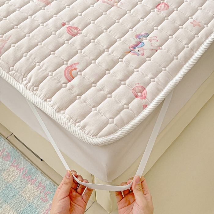 91家纺网 家纺一手货源 找家纺 富馨莱 2025春夏新款纯棉双层纱软床垫护垫加厚 梦幻城堡