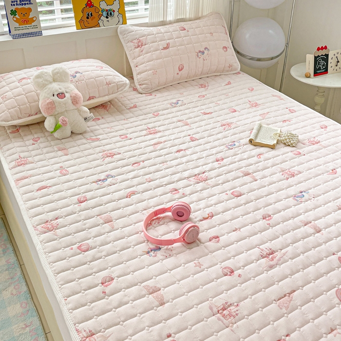 91家纺网 家纺一手货源 找家纺 富馨莱 2025春夏新款纯棉双层纱软床垫护垫加厚 梦幻城堡