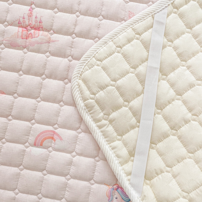 91家纺网 家纺一手货源 找家纺 富馨莱 2025春夏新款纯棉双层纱软床垫护垫加厚 梦幻城堡