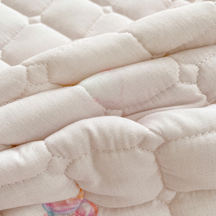 91家纺网 家纺一手货源 找家纺 富馨莱 2025春夏新款纯棉双层纱软床垫护垫加厚 梦幻城堡