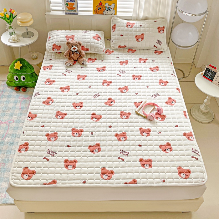 91家纺网 家纺一手货源 找家纺 富馨莱 2025春夏新款纯棉双层纱软床垫护垫加厚 奶酪小熊