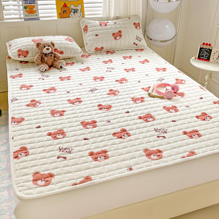 91家纺网 家纺一手货源 找家纺 富馨莱 2025春夏新款纯棉双层纱软床垫护垫加厚 奶酪小熊