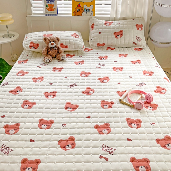 91家纺网 家纺一手货源 找家纺 富馨莱 2025春夏新款纯棉双层纱软床垫护垫加厚 奶酪小熊