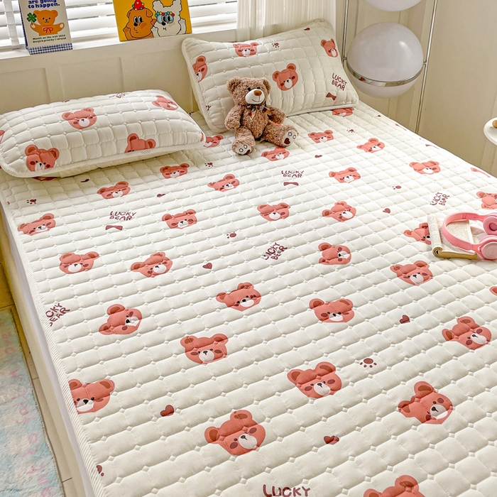 91家纺网 家纺一手货源 找家纺 富馨莱 2025春夏新款纯棉双层纱软床垫护垫加厚 奶酪小熊