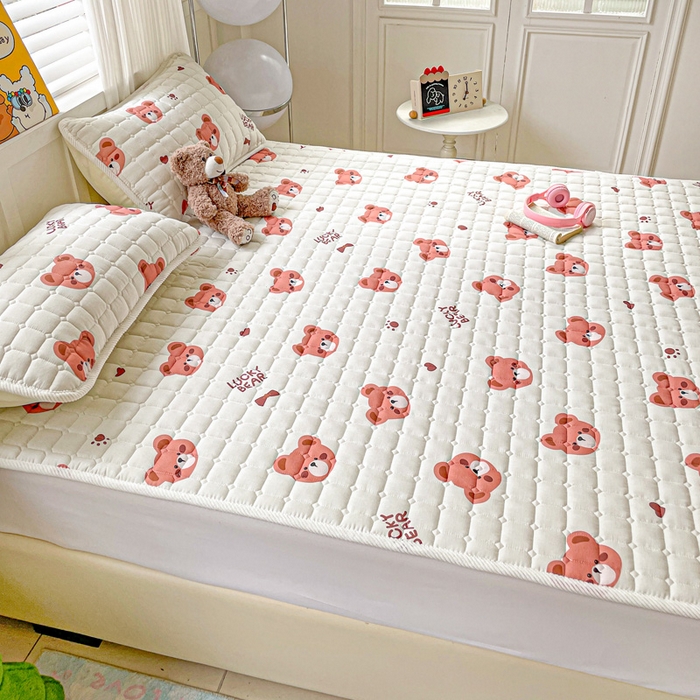 91家纺网 家纺一手货源 找家纺 富馨莱 2025春夏新款纯棉双层纱软床垫护垫加厚 奶酪小熊