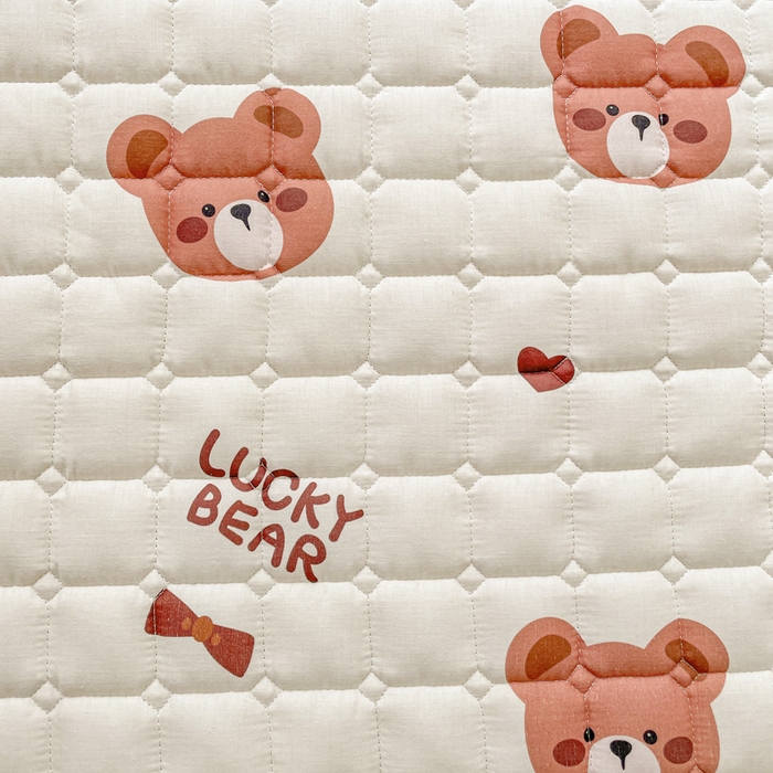 91家纺网 家纺一手货源 找家纺 富馨莱 2025春夏新款纯棉双层纱软床垫护垫加厚 奶酪小熊