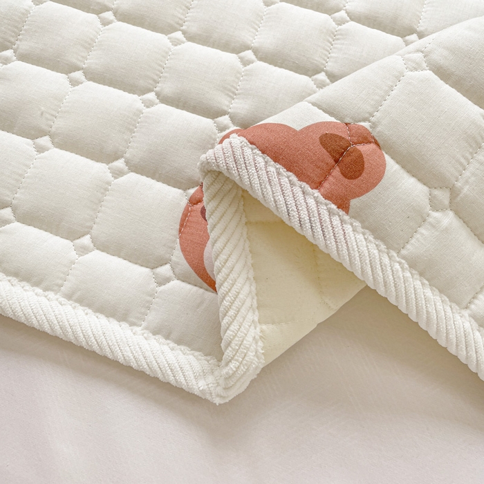 91家纺网 家纺一手货源 找家纺 富馨莱 2025春夏新款纯棉双层纱软床垫护垫加厚 奶酪小熊