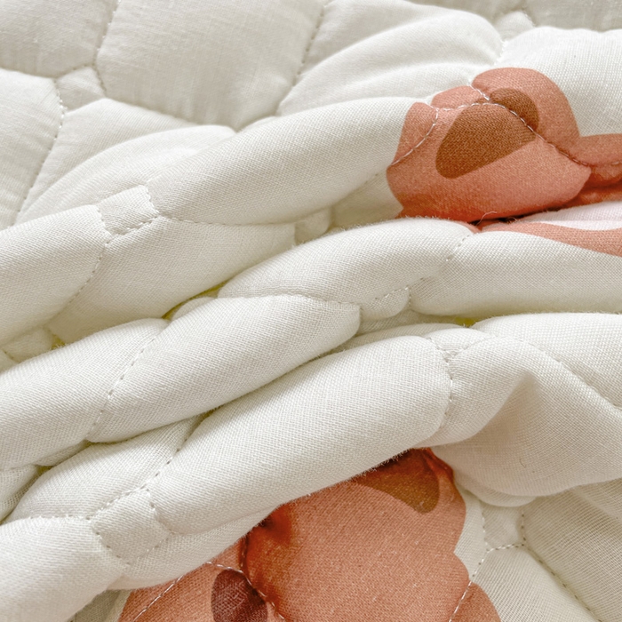 91家纺网 家纺一手货源 找家纺 富馨莱 2025春夏新款纯棉双层纱软床垫护垫加厚 奶酪小熊