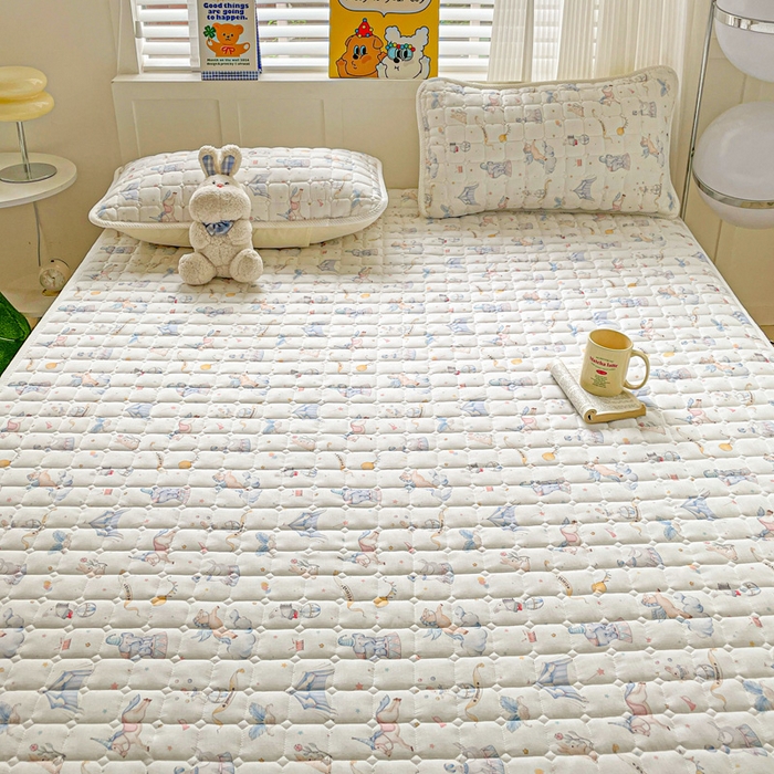 91家纺网 家纺一手货源 找家纺 富馨莱 2025春夏新款纯棉双层纱软床垫护垫加厚 派对乐园