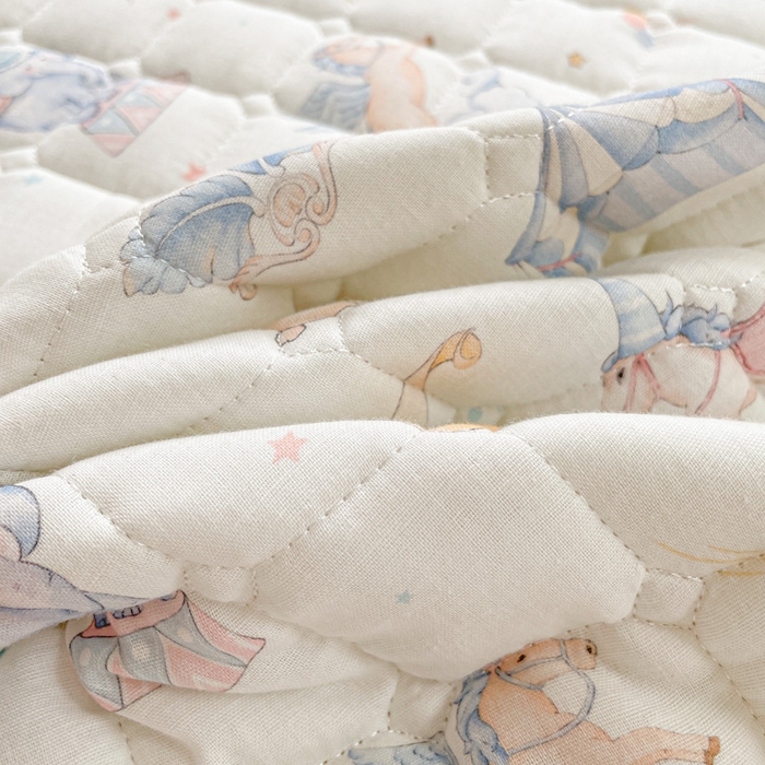 91家纺网 家纺一手货源 找家纺 富馨莱 2025春夏新款纯棉双层纱软床垫护垫加厚 派对乐园