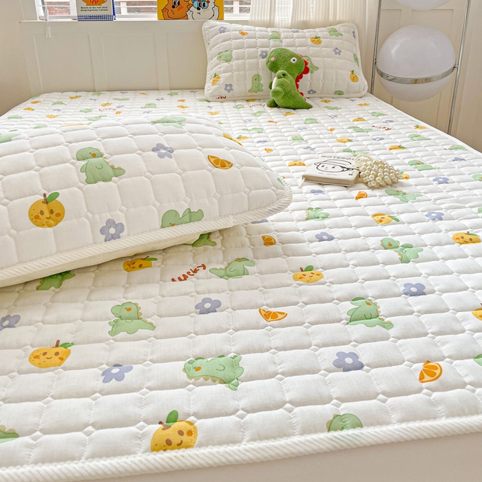 91家纺网 家纺一手货源 找家纺 富馨莱 2025春夏新款纯棉双层纱软床垫护垫加厚 小恐龙绿