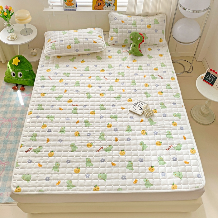 91家纺网 家纺一手货源 找家纺 富馨莱 2025春夏新款纯棉双层纱软床垫护垫加厚 小恐龙绿