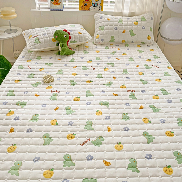 91家纺网 家纺一手货源 找家纺 富馨莱 2025春夏新款纯棉双层纱软床垫护垫加厚 小恐龙绿