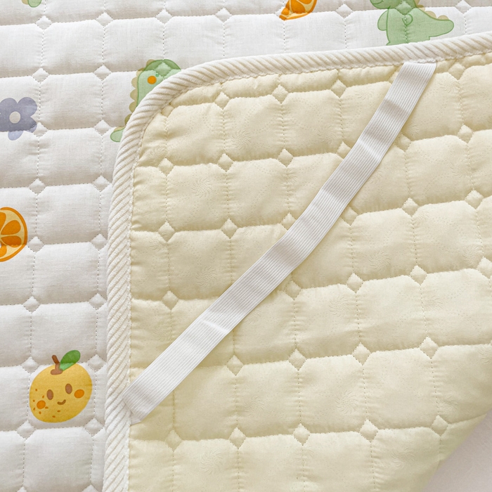 91家纺网 家纺一手货源 找家纺 富馨莱 2025春夏新款纯棉双层纱软床垫护垫加厚 小恐龙绿