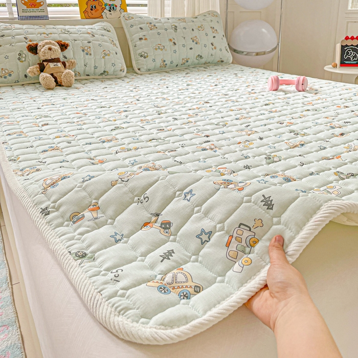 91家纺网 家纺一手货源 找家纺 富馨莱 2025春夏新款纯棉双层纱软床垫护垫加厚 小汽车