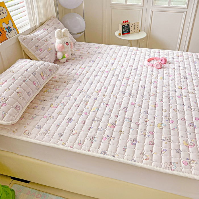 91家纺网 家纺一手货源 找家纺 富馨莱 2025春夏新款纯棉双层纱软床垫护垫加厚 心悦兔