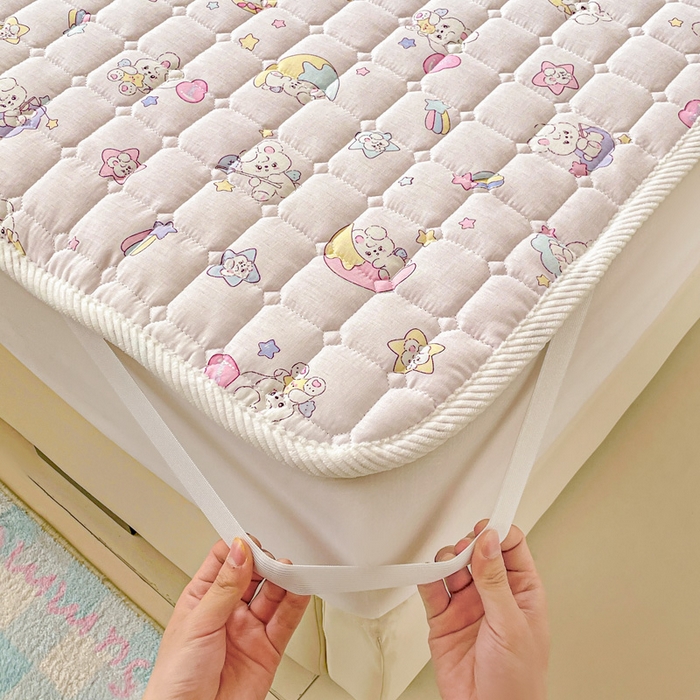 91家纺网 家纺一手货源 找家纺 富馨莱 2025春夏新款纯棉双层纱软床垫护垫加厚 心悦兔