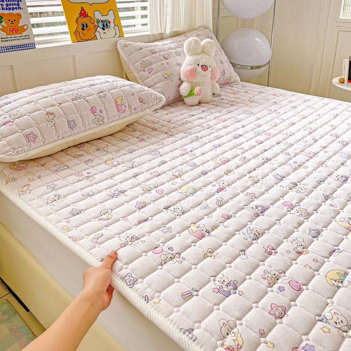 91家纺网 家纺一手货源 找家纺 富馨莱 2025春夏新款纯棉双层纱软床垫护垫加厚 心悦兔