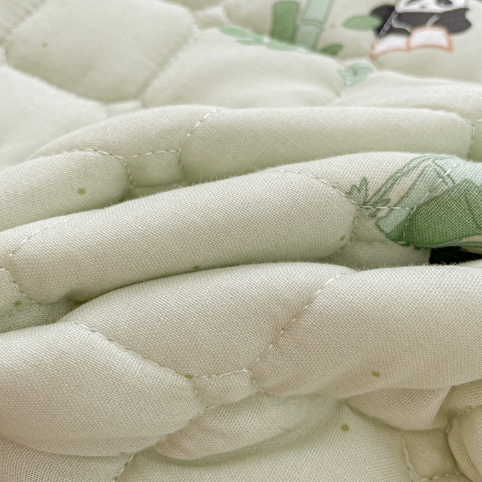 91家纺网 家纺一手货源 找家纺 富馨莱 2025春夏新款纯棉双层纱软床垫护垫加厚 熊猫读书