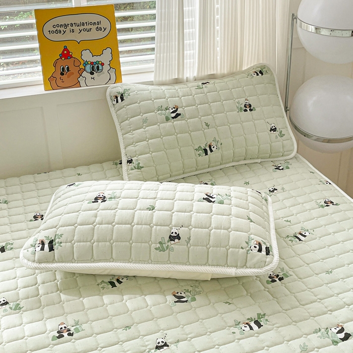 91家纺网 家纺一手货源 找家纺 富馨莱 2025春夏新款纯棉双层纱软床垫护垫加厚 熊猫读书