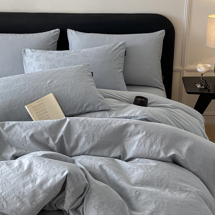 91家纺网 家纺一手货源 找家纺 宜代光年 2025新款厚织全棉大提花小清新系列四件套 蝶梦悠悠-浅蓝