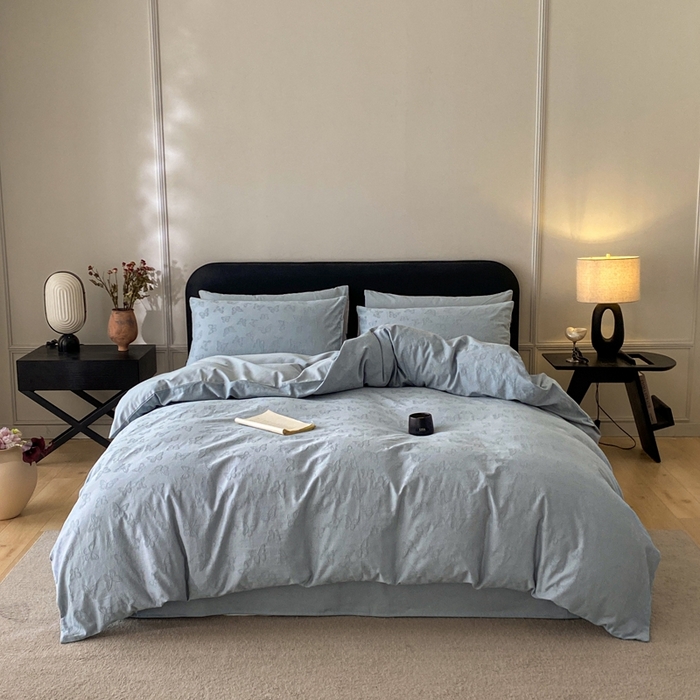 91家纺网 家纺一手货源 找家纺 宜代光年 2025新款厚织全棉大提花小清新系列四件套 蝶梦悠悠-浅蓝