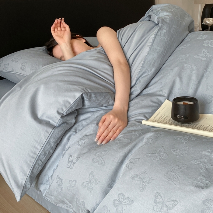 91家纺网 家纺一手货源 找家纺 宜代光年 2025新款厚织全棉大提花小清新系列四件套 蝶梦悠悠-浅蓝