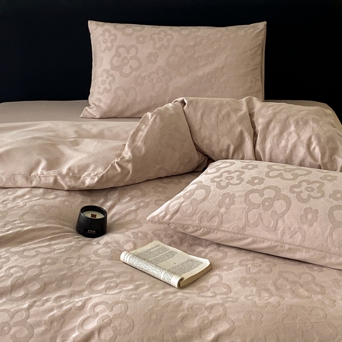 91家纺网 家纺一手货源 找家纺 宜代光年 2025新款厚织全棉大提花小清新系列四件套 朵朵-浅粉