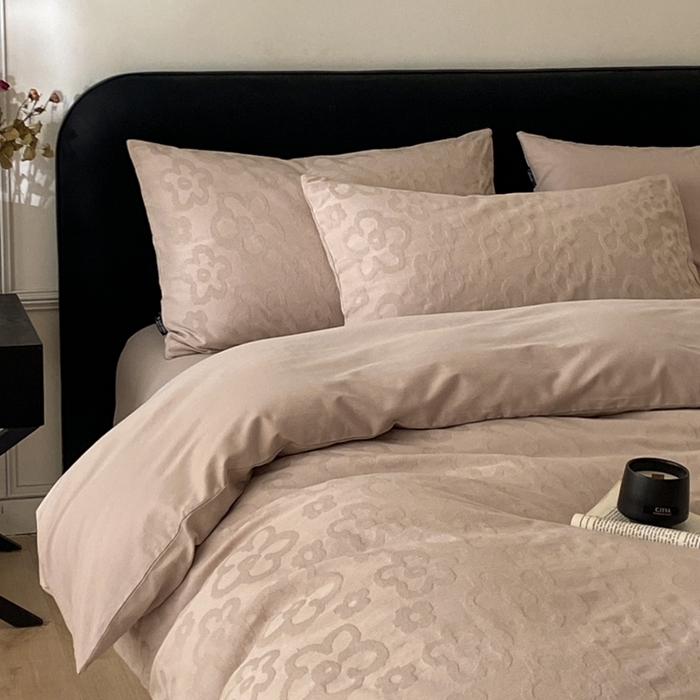 91家纺网 家纺一手货源 找家纺 宜代光年 2025新款厚织全棉大提花小清新系列四件套 朵朵-浅粉