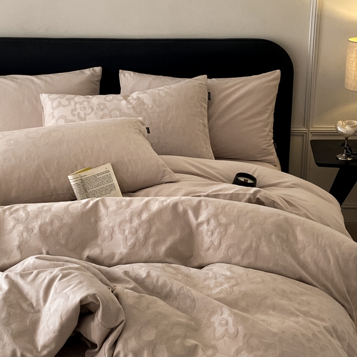 91家纺网 家纺一手货源 找家纺 宜代光年 2025新款厚织全棉大提花小清新系列四件套 朵朵-浅粉