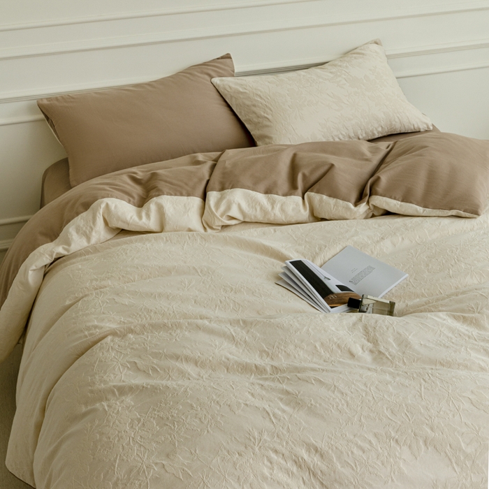 91家纺网 家纺一手货源 找家纺 宜代光年 2025新款厚织全棉大提花极有家系列四件套 暗香疏影-奶白