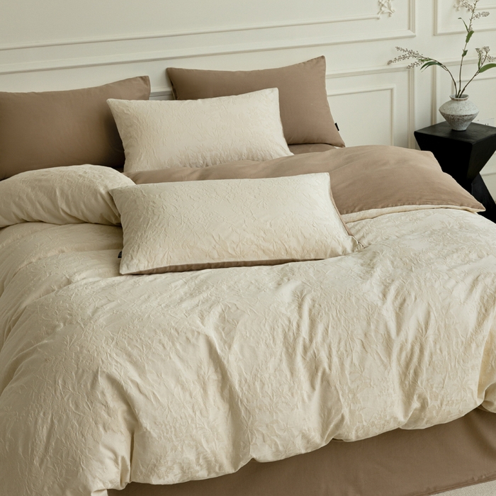 91家纺网 家纺一手货源 找家纺 宜代光年 2025新款厚织全棉大提花极有家系列四件套 暗香疏影-奶白