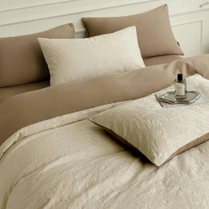 91家纺网 家纺一手货源 找家纺 宜代光年 2025新款厚织全棉大提花极有家系列四件套 暗香疏影-奶白