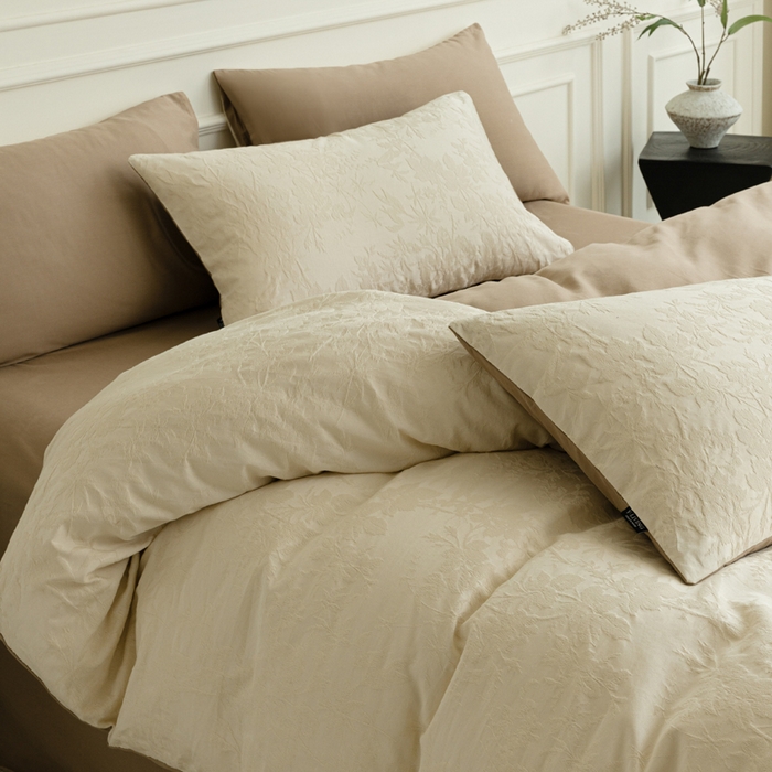 91家纺网 家纺一手货源 找家纺 宜代光年 2025新款厚织全棉大提花极有家系列四件套 暗香疏影-奶白