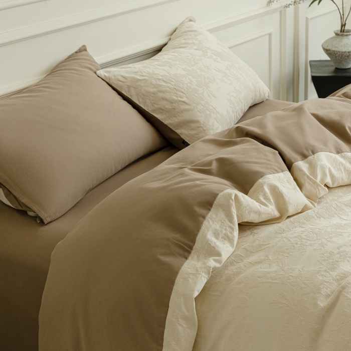 91家纺网 家纺一手货源 找家纺 宜代光年 2025新款厚织全棉大提花极有家系列四件套 暗香疏影-奶白