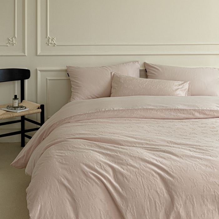 91家纺网 家纺一手货源 找家纺 宜代光年 2025新款厚织全棉大提花极有家系列四件套 蝶梦悠悠-浅粉