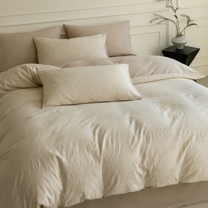 91家纺网 家纺一手货源 找家纺 宜代光年 2025新款厚织全棉大提花极有家系列四件套 花影-奶白