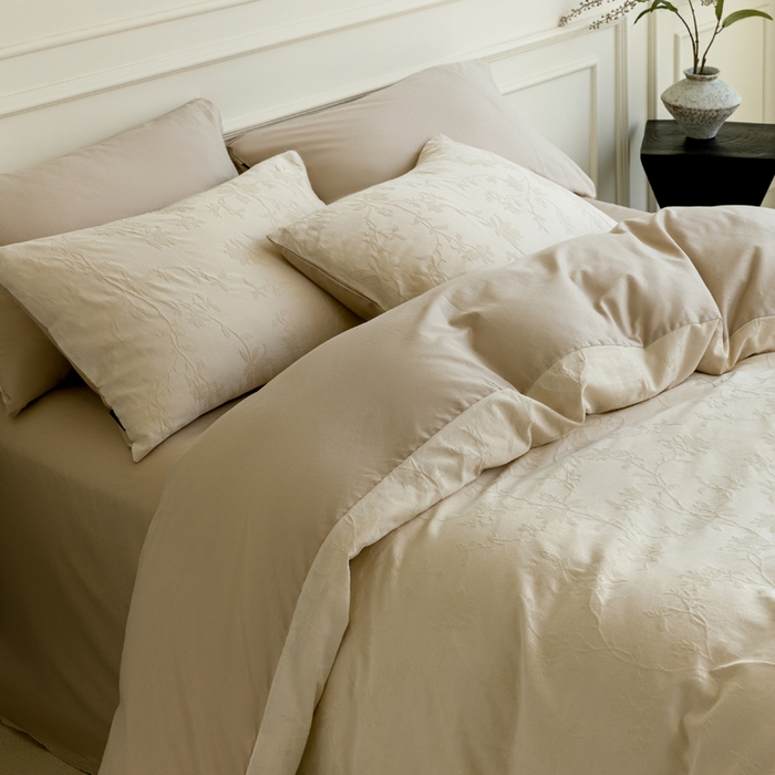 91家纺网 家纺一手货源 找家纺 宜代光年 2025新款厚织全棉大提花极有家系列四件套 花影-奶白