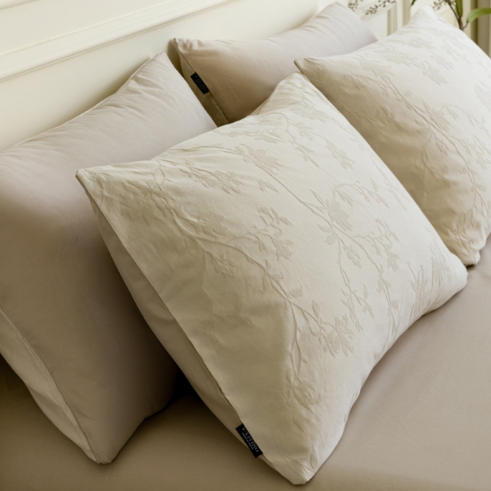 91家纺网 家纺一手货源 找家纺 宜代光年 2025新款厚织全棉大提花极有家系列四件套 花影-奶白