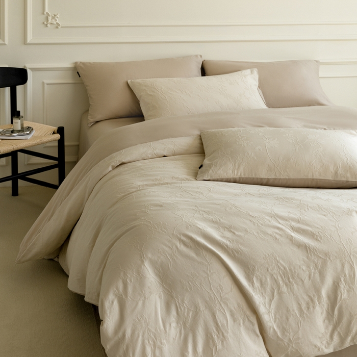 91家纺网 家纺一手货源 找家纺 宜代光年 2025新款厚织全棉大提花极有家系列四件套 花影-奶白