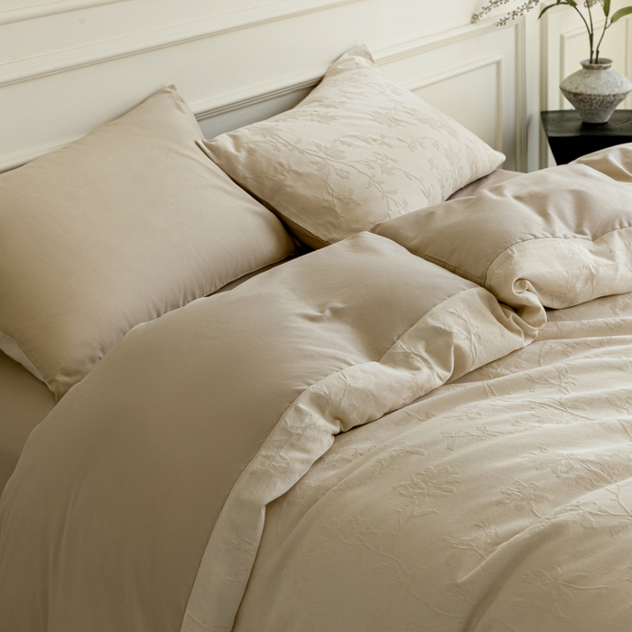 91家纺网 家纺一手货源 找家纺 宜代光年 2025新款厚织全棉大提花极有家系列四件套 花影-奶白