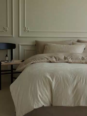 91家纺网 家纺一手货源 找家纺 宜代光年 2025新款厚织全棉大提花极有家系列四件套 花影-奶白