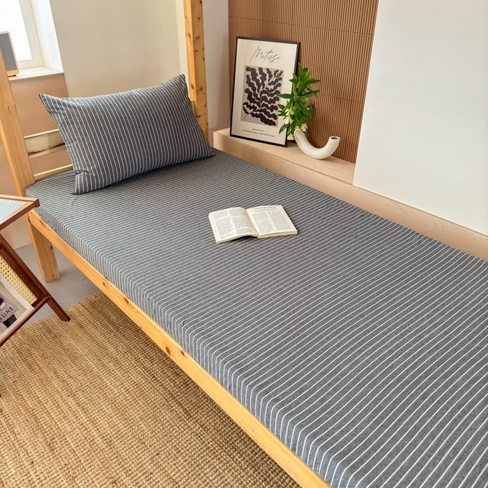 91家纺网 家纺一手货源 找家纺 北欧良品2025新款色织水洗棉学生单品床笠 纯棉-灰细条