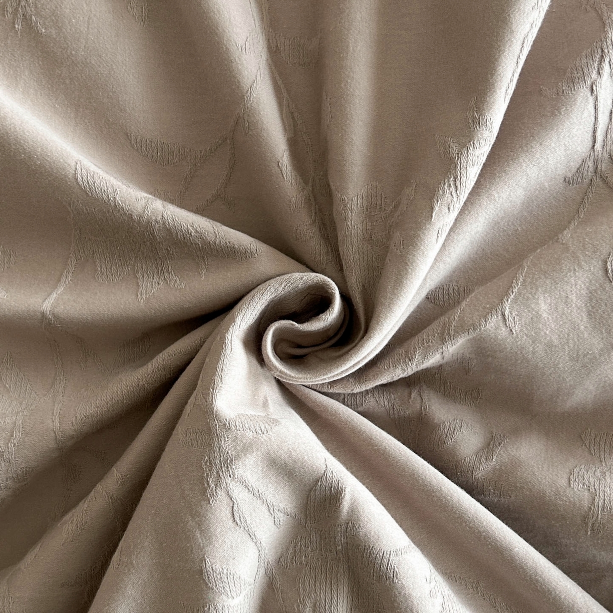 91家纺网 家纺一手货源 找家纺 宜代光年 2025新款厚织全棉大提花系列四件套 花影-浅咖