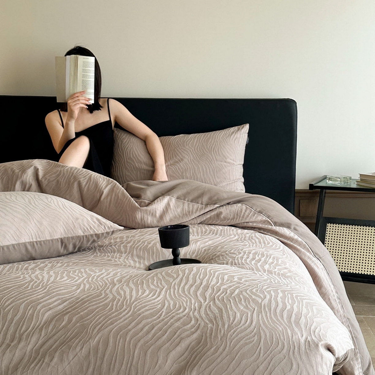 91家纺网 家纺一手货源 找家纺 宜代光年 2025新款厚织全棉大提花系列四件套 画谷