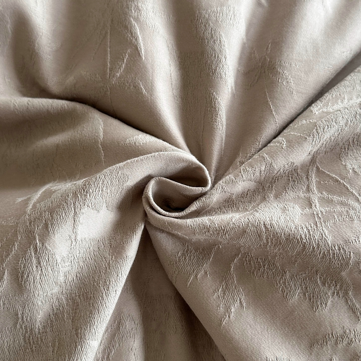 91家纺网 家纺一手货源 找家纺 宜代光年 2025新款厚织全棉大提花系列四件套 暗香疏影-浅咖